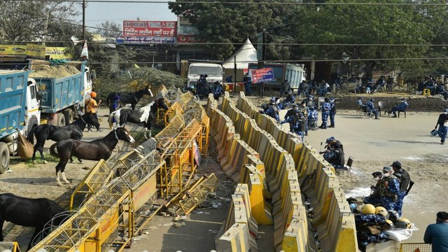 Strict action by police on farmers sitting on Singhu border
