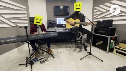 I Legno cantano e suonano "Delia" per Rockol