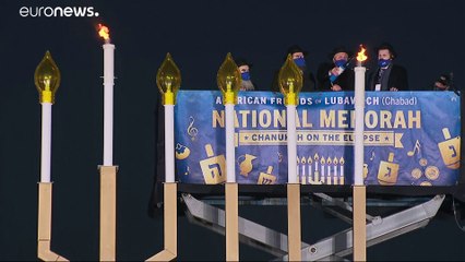 شاهد: عيد الأنوار اليهودي قرب البيت الأبيض.. إضاءة الشمعدان الوطني احتفالا بهانوكا
