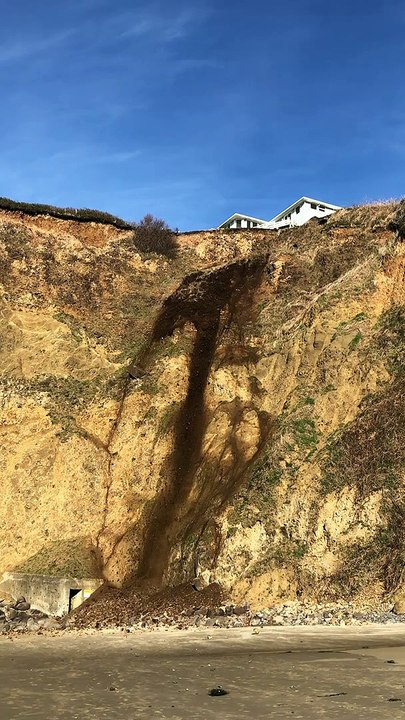 Rockslide Buries Entrance to Secluded Beach
