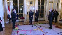 رغم الجدل حول ملف حقوق الإنسان... ماكرون يُقّلد السيسي أرفع وسام فرنسي خلال زيارته لباريس