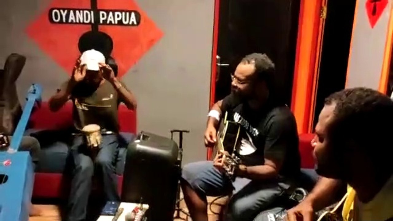BOBONTANO _Acoustic Etnik Oyandi Voice Papua