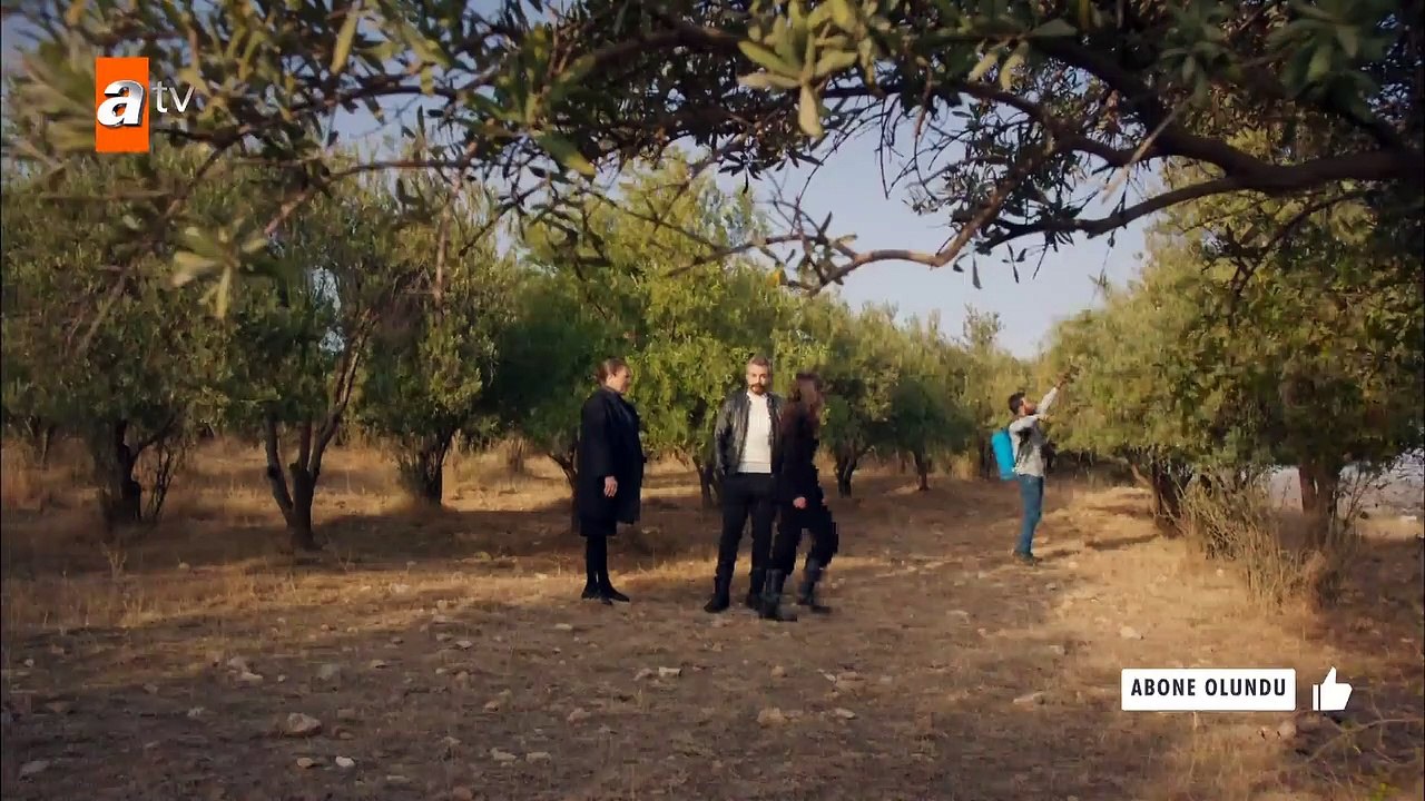 Zeynep, Esma ile tanışıyor