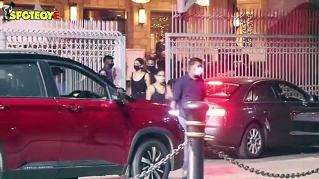 Deepika Padukone Snapped at the Gateway of India | SpotboyE