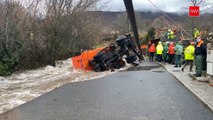 Rescatan sin vida al hombre que cayó con su excavadora en Rascafría