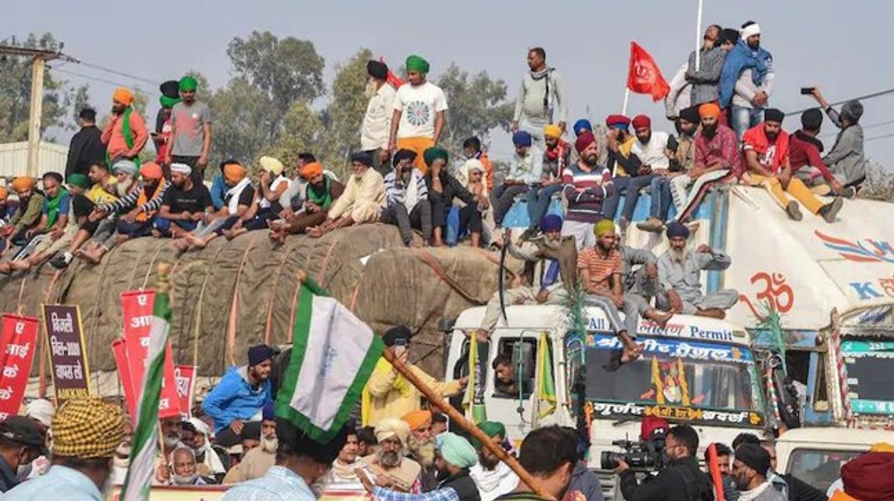 Showdown over farm laws escalates