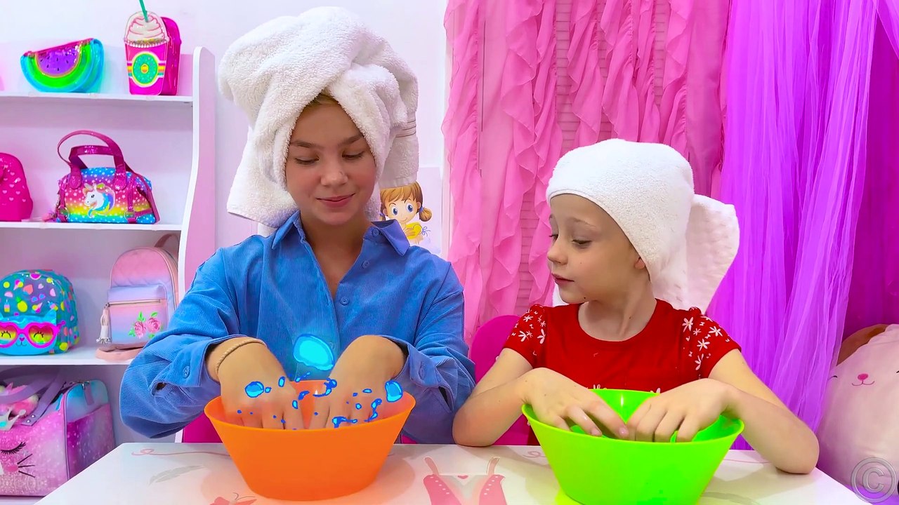 Nastya apprend de Meggie les règles des princesses