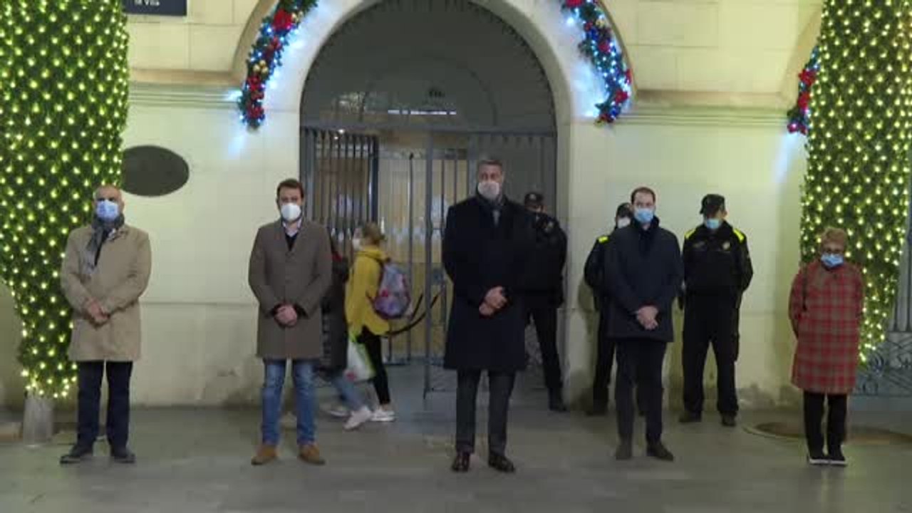 El Ayuntamiento de Badalona guarda un minuto de silencio por las víctimas del incendio de la nave de Gorg