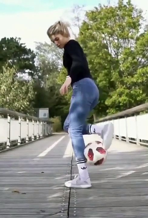 Ce qu'elle fait avec un ballon est juste dingue