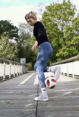 Ce qu'elle fait avec un ballon est juste dingue