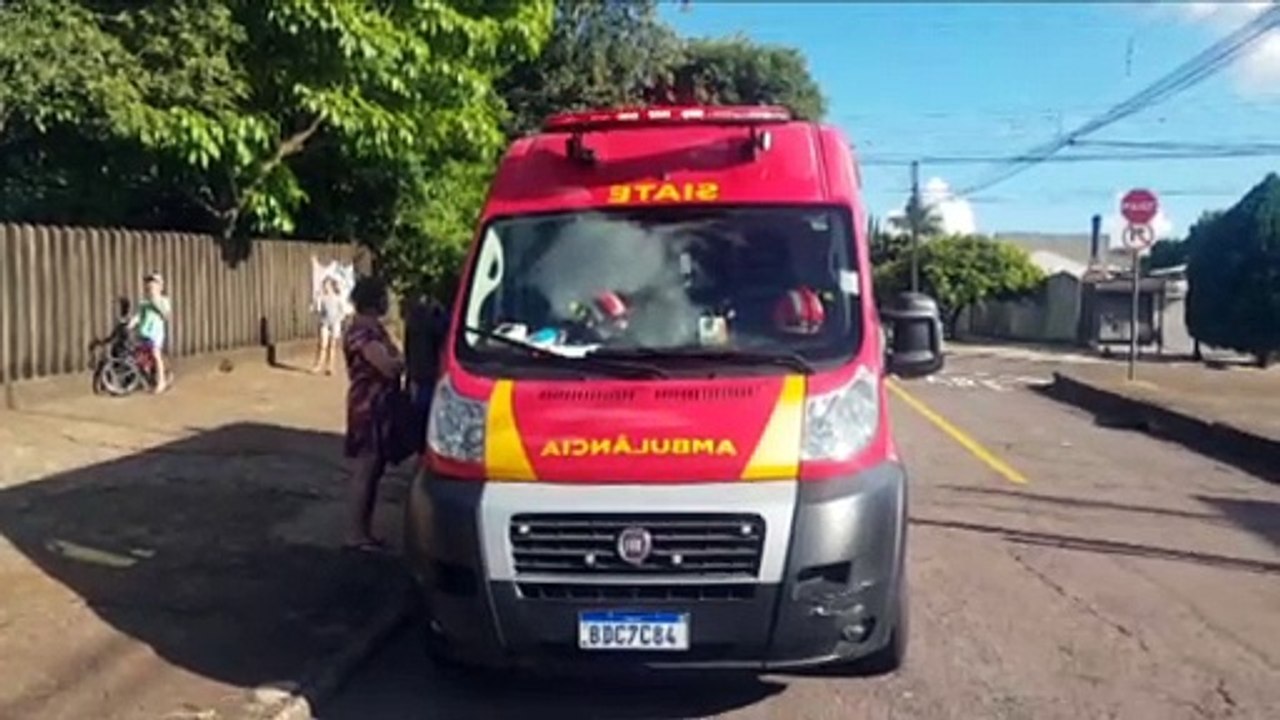 Mulher é socorrida pelo Siate após sofrer torção em joelho no Parque São Paulo