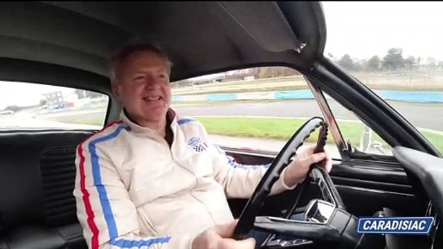 Anniversaire : un homme et une femme et une Ford Mustang