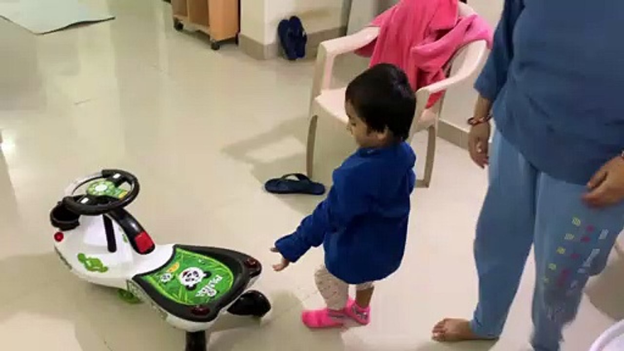 kids swing car
