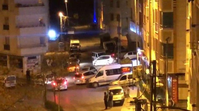 Yer: Esenyurt! Polisten kaçan 3 kişi, kıskıvrak yakalandı