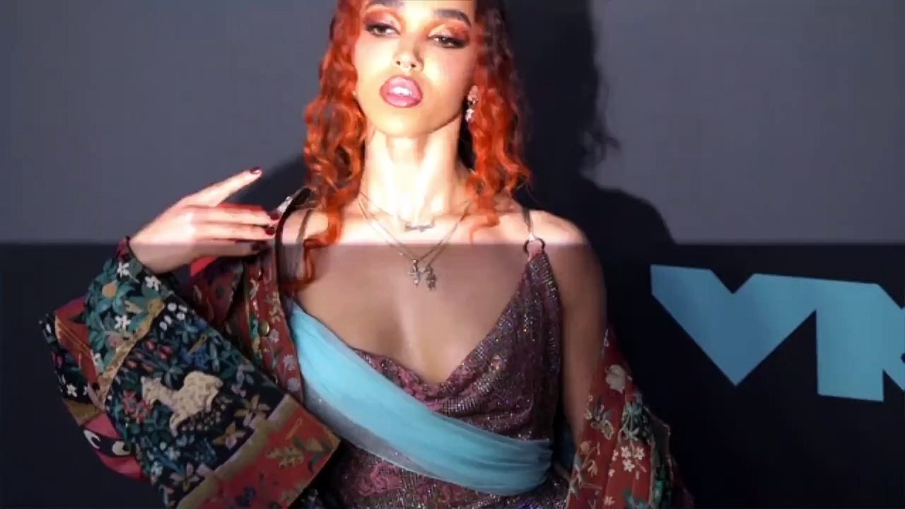 FKA Twigs demanda a Shia LaBeouf por agresión