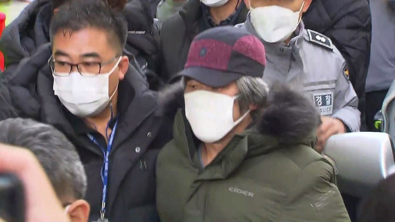 조두순, 12년 만에 만기 출소..."천인공노할 짓 했다" / YTN