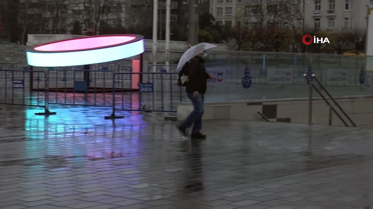 Taksim Meydanı ve İstiklal Caddesi Boş Kaldı