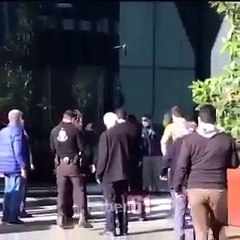 Trabzon'da bir kişi belediye önünde kendini yakmak istedi