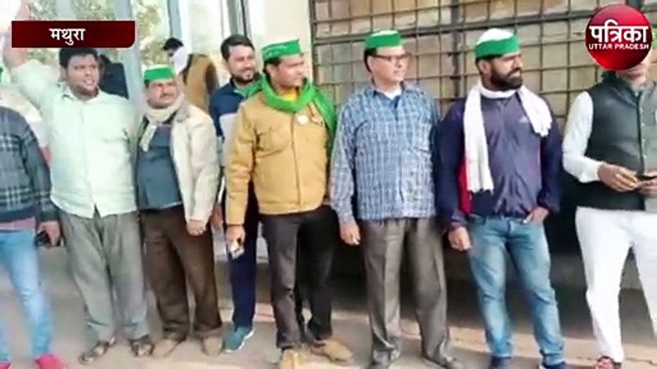 किसानों ने यमुना एक्सप्रेस-वे के टोल प्लाज़ा को...