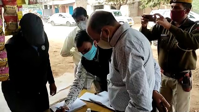 कलक्टर के निरीक्षण में राशन दुकानें बंद मिलने पर छाण में 2 डीलरों के लाइसेंस निलम्बित