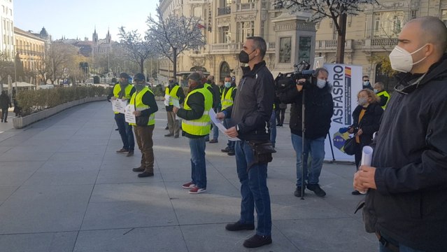 Militares se concentran frente al Congreso para reivindicar retribuciones dignas