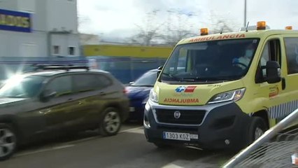 Descargar video: Llega al Isabel Zendal la primera y única paciente del hospital de pandemias