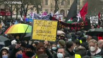 Parigi: scontri durante la manifestazione contro la legge sulla sicurezza, oltre 100 arresti