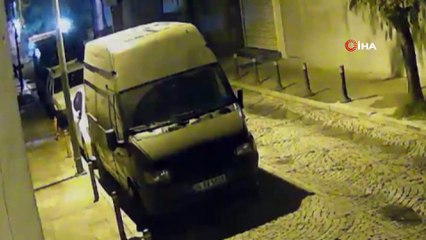 Otomobillere dadanan hırsızlar kamerada