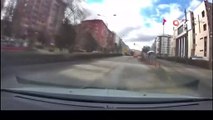 Halk otobüsü şoförünün trafik kurallarını hiçe saydığı anlar kamerada