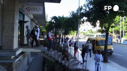 La moneda cubana se unifica y el precio del pan se dispara