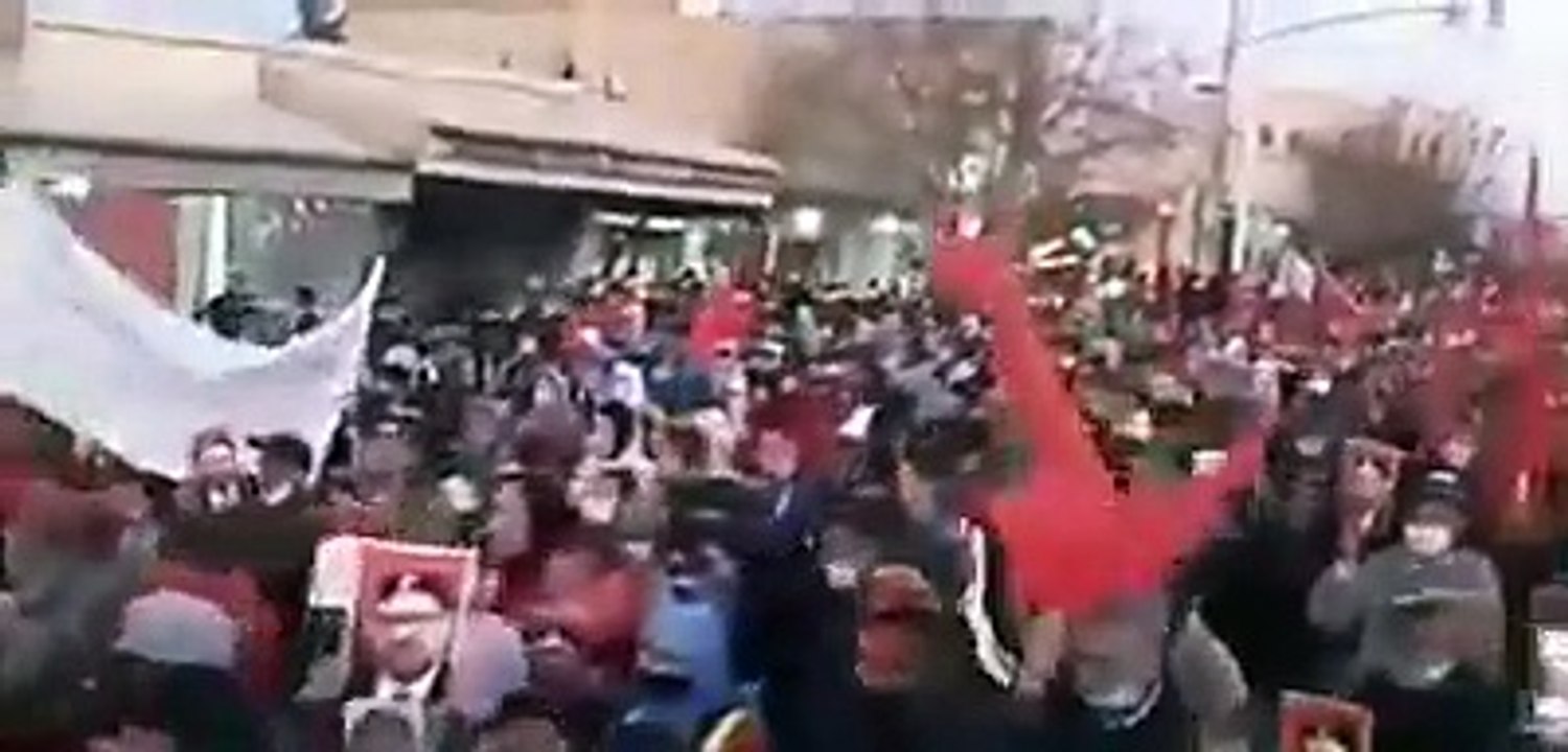 مدينة صغيرة وسط المغرب تنظم مسيرة ضخمة  ترحيبا  بقرار أمريكا الذي اعترف بمغربية الصحراء