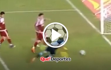 3 contra 1 y el portero se convierte en héroe