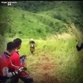 Kumpulan Video Lucu _ Gagal Jumping Saat Mengendarai.