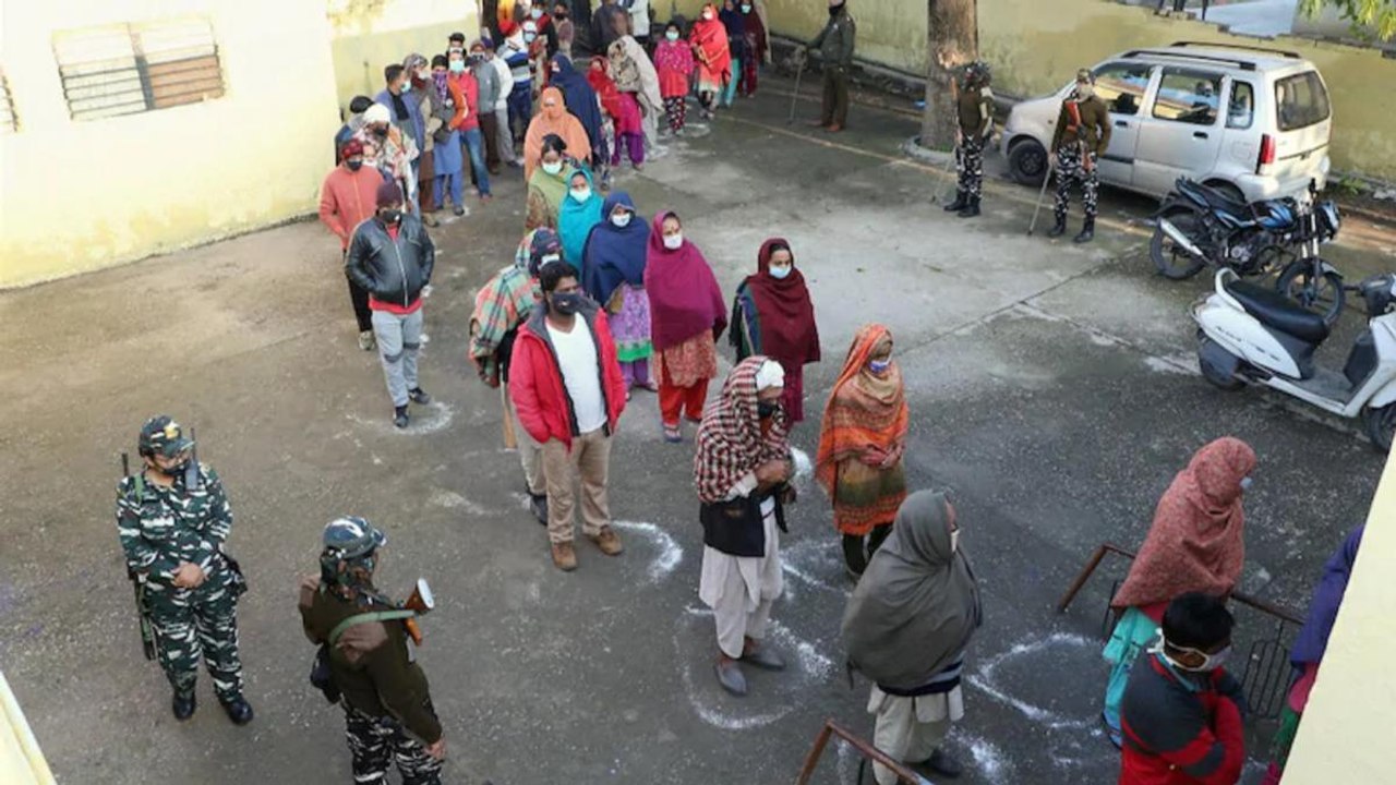 J&K: Polling underway for 6th phase of DDC elections