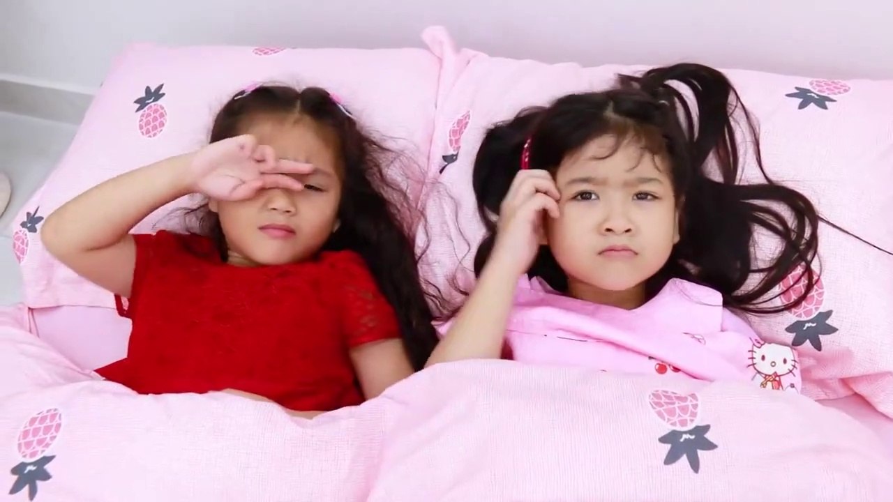 Annie and Sarah Pretend Play Ghost Adventures Stories for Children - Kids videos