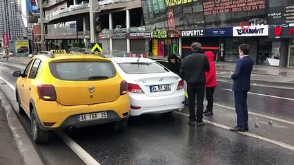 Bir inat uğruna boş yolda kaza yaptılar