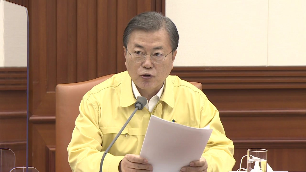 문 대통령 "3단계 격상 검토 중대 국면...불가피 시 과감히 결단" / YTN
