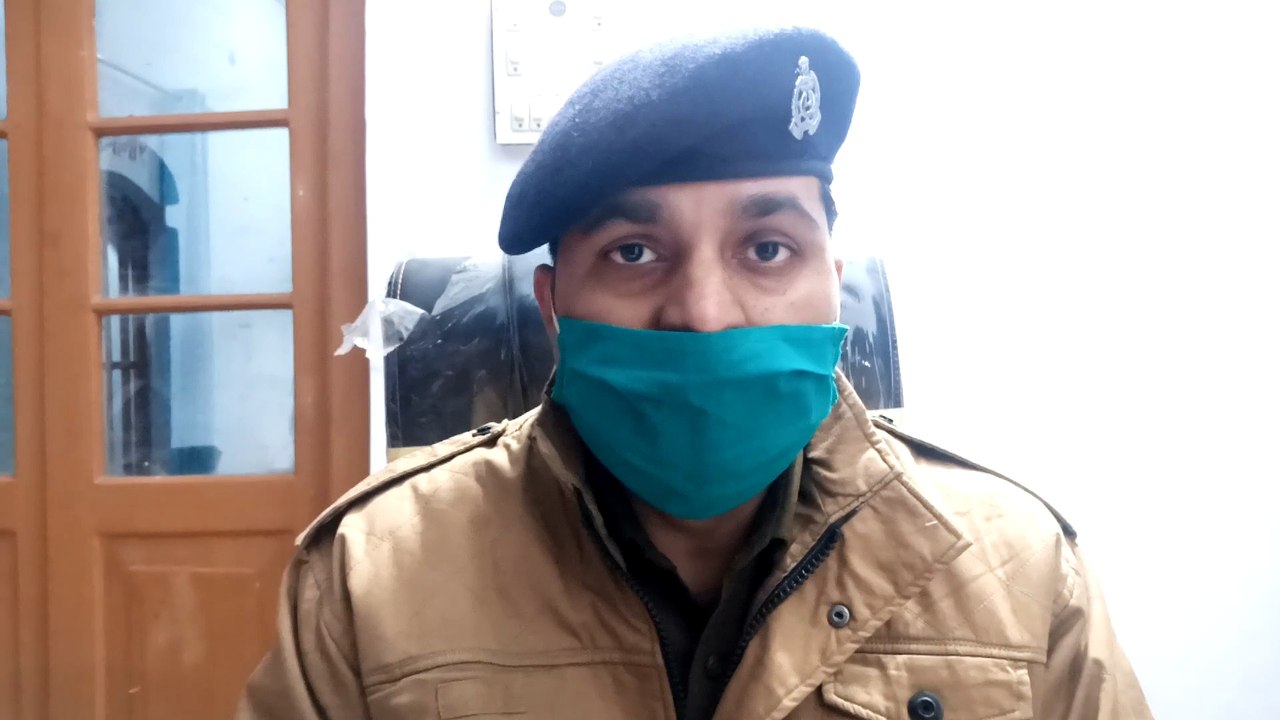 सीओ बिलग्राम के नेतृत्व में नगर में पुलिस बल का पैदल मार्च