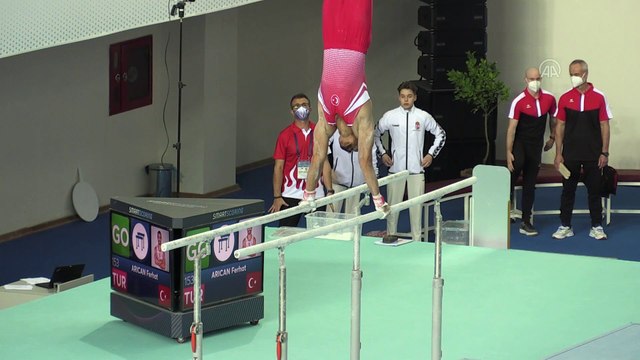 MERSİN - Milli sporcu Ferhat Arıcan, paralel bar aletinde altın madalya kazandı