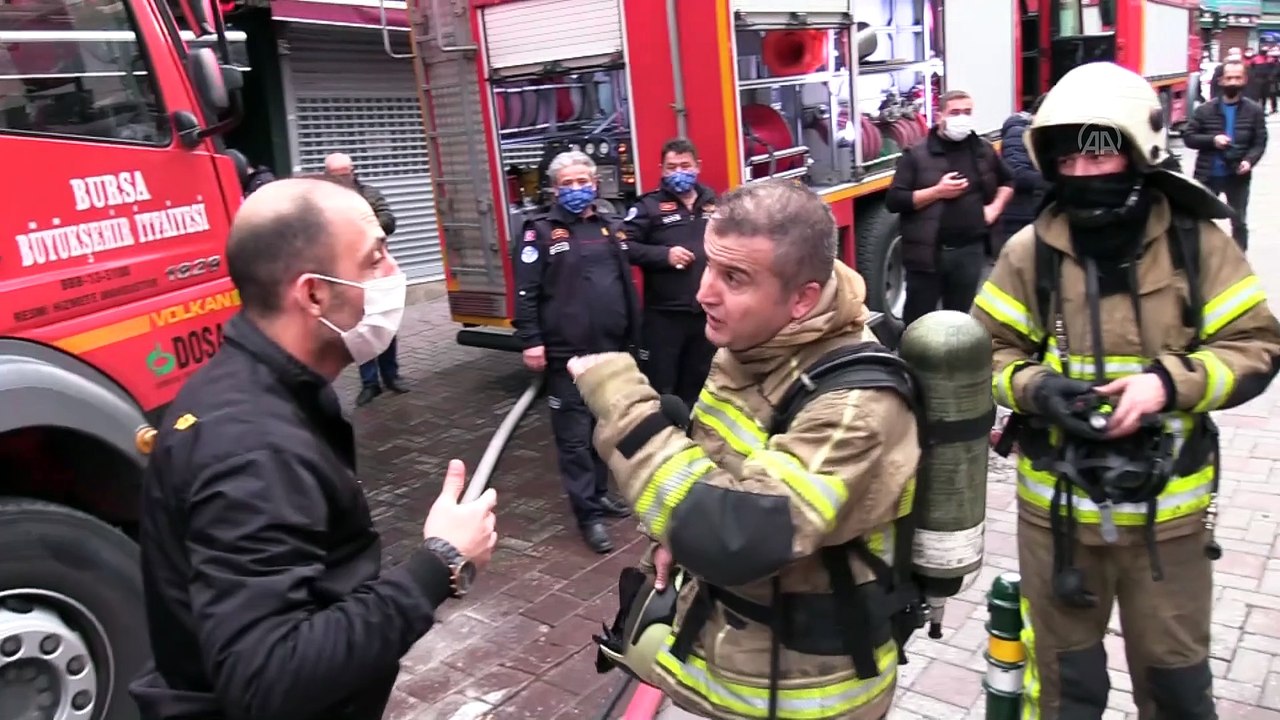 BURSA - Alışveriş merkezinde çıkan yangın kontrol altına alındı