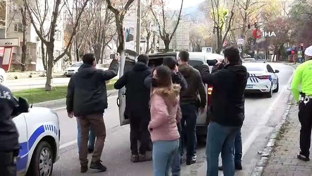 Kısıtlamayı fırsat bilen uyuşturucu satıcılarına polis engeli