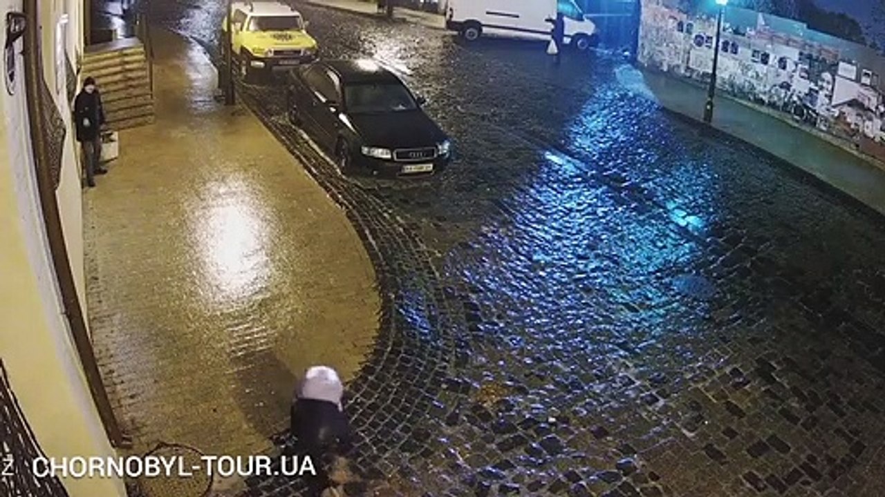 Femme vs Rue verglacée