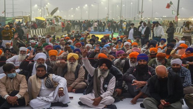 Farmers on hunger strike, block Delhi-Jaipur highway