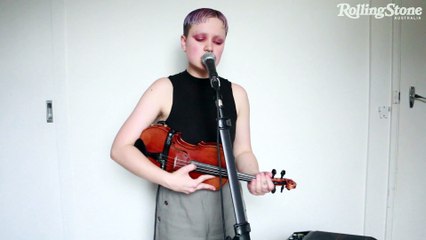 Lupa J | In My Room Performance