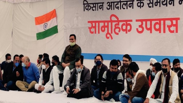 AAP leaders gather at party office to observe fast