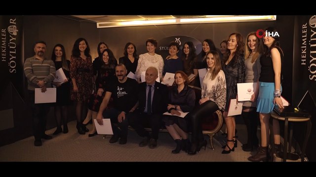 - Onlarca hekim bir araya geldi şarkı söyledi