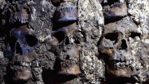INAH confirma nuevo hallazgo en la torre circular de cráneos de Tenochtitlan.