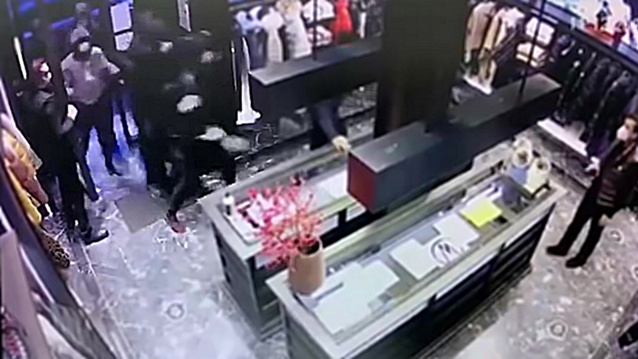 Pillage dans une boutique de luxe à Paris par 10 personnes