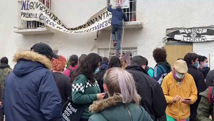 La policia intenta desallotjar el centre social ocupat de l'Horta