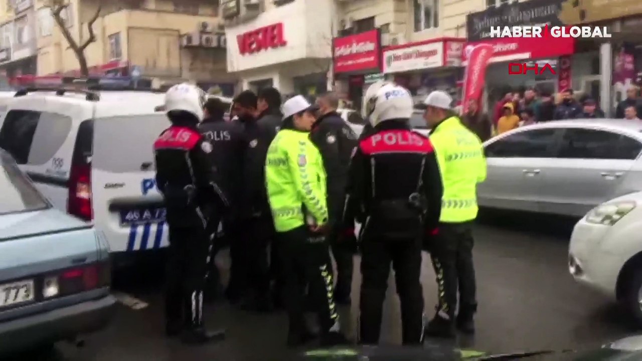 Polisi tehdit eden kadınla ilgili yeni görüntüler ortaya çıktı! İlk vukuatı değilmiş
